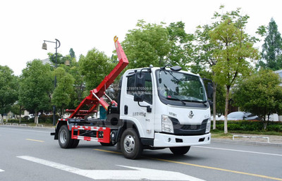 高效環(huán)衛(wèi)新選擇 柳汽藍(lán)牌勾臂式垃圾車(chē)及成套液壓系統(tǒng)全解析
